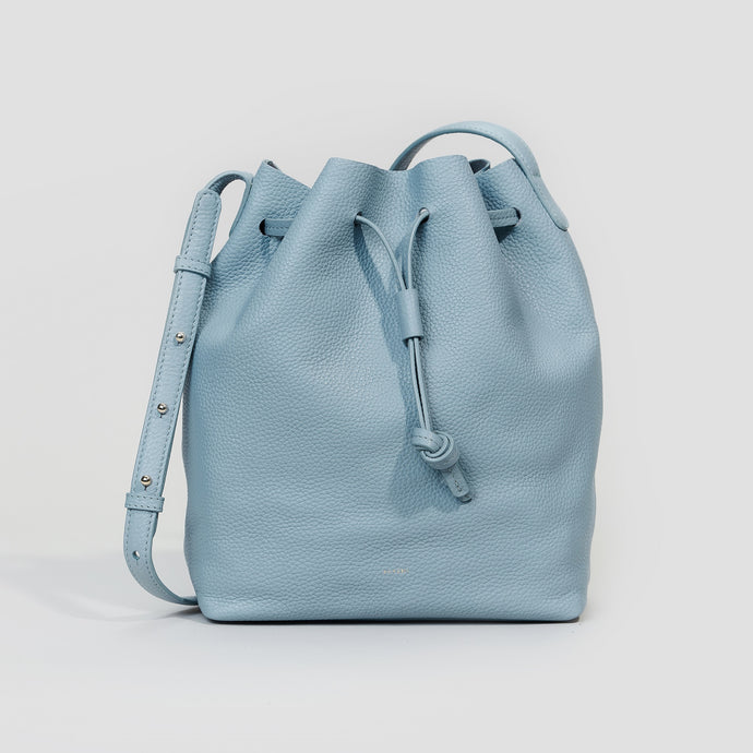 GROSSE BUCKET BAG | CLOUDY BLUE